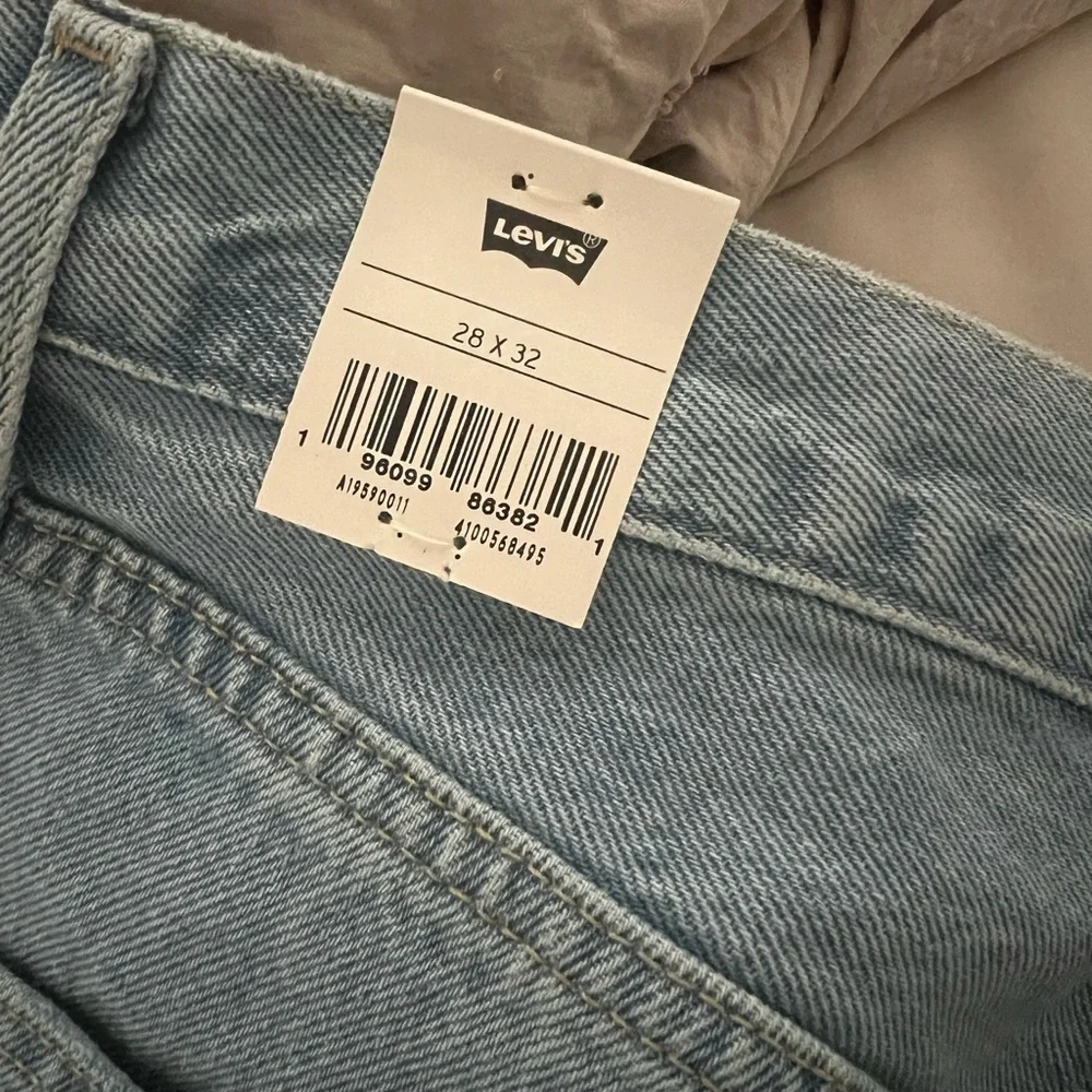 Levi's Women's Light Blue 501 90’s Jeans - Picture 5 of 6